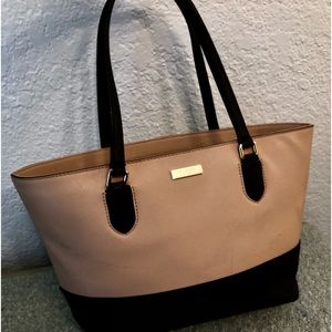 Kate Spade mauve and black purse. I’m excellent condition.